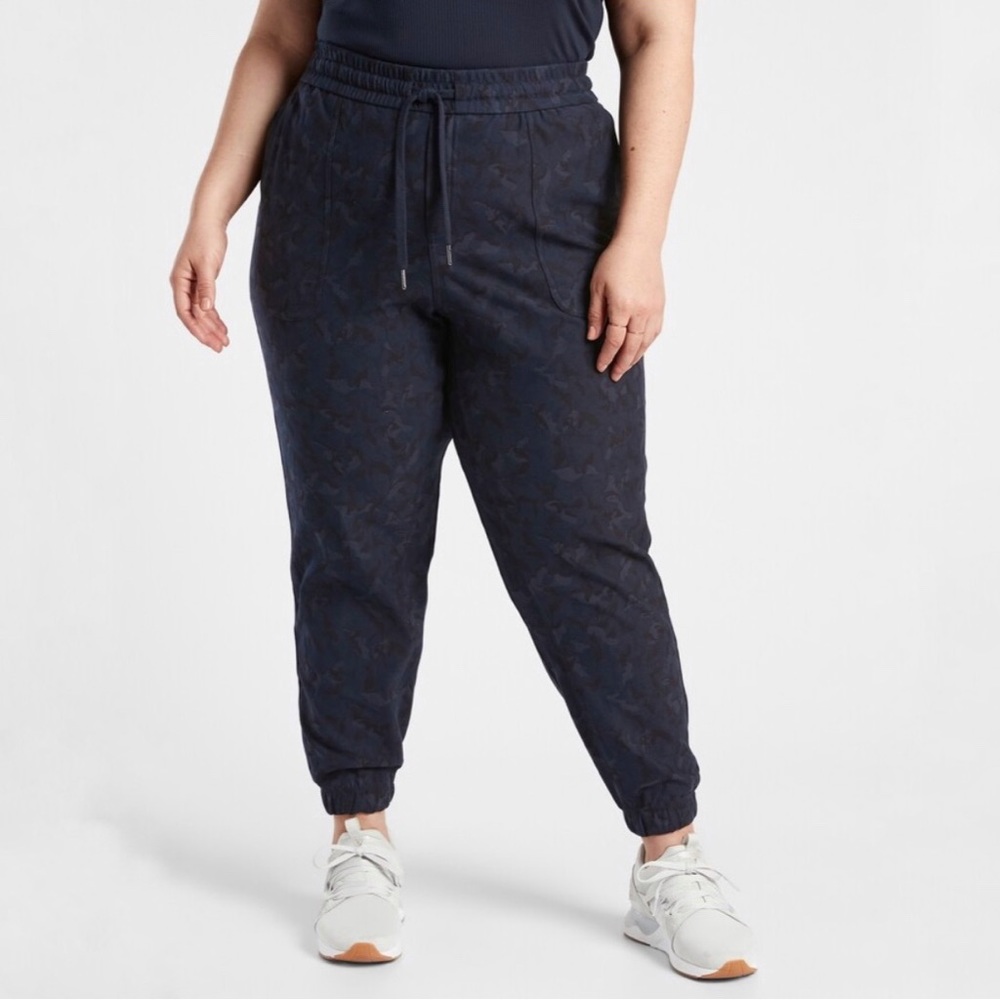 NWT ATHLETA Farallon Jogger Pants Navy Blue Camo 22 Plus New - Picture 6 of 10